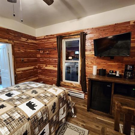 Log Cabin Inn ユリーカ・スプリングス エクステリア 写真