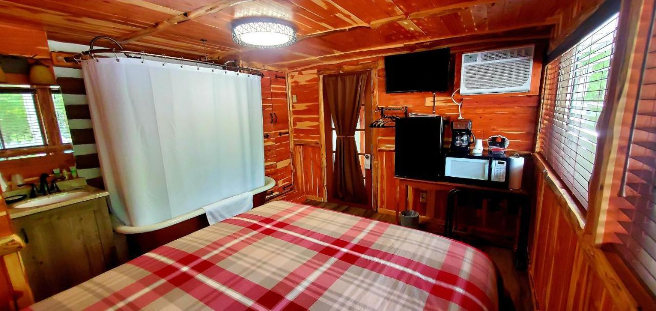Log Cabin Inn ユリーカ・スプリングス エクステリア 写真