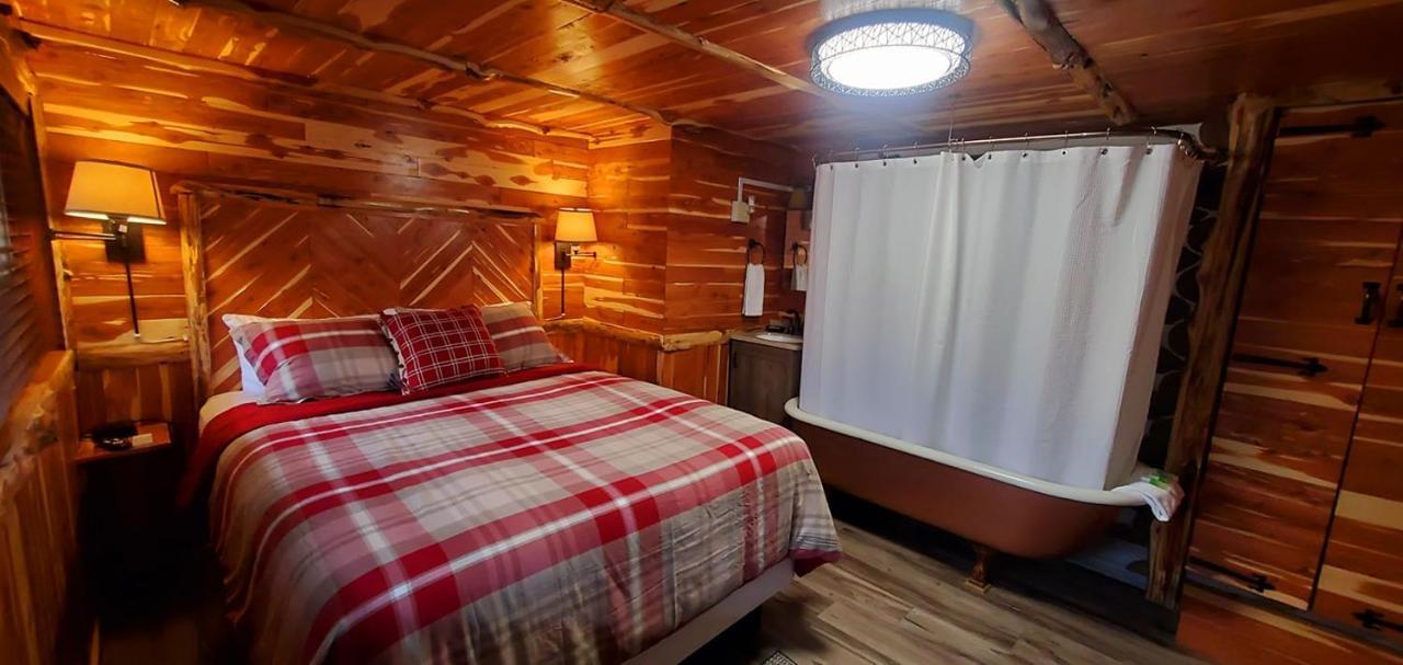 Log Cabin Inn ユリーカ・スプリングス エクステリア 写真