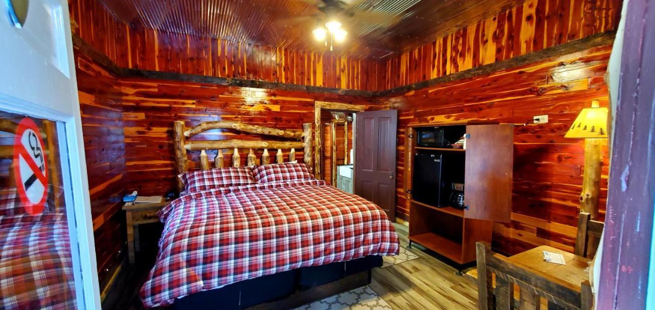 Log Cabin Inn ユリーカ・スプリングス エクステリア 写真
