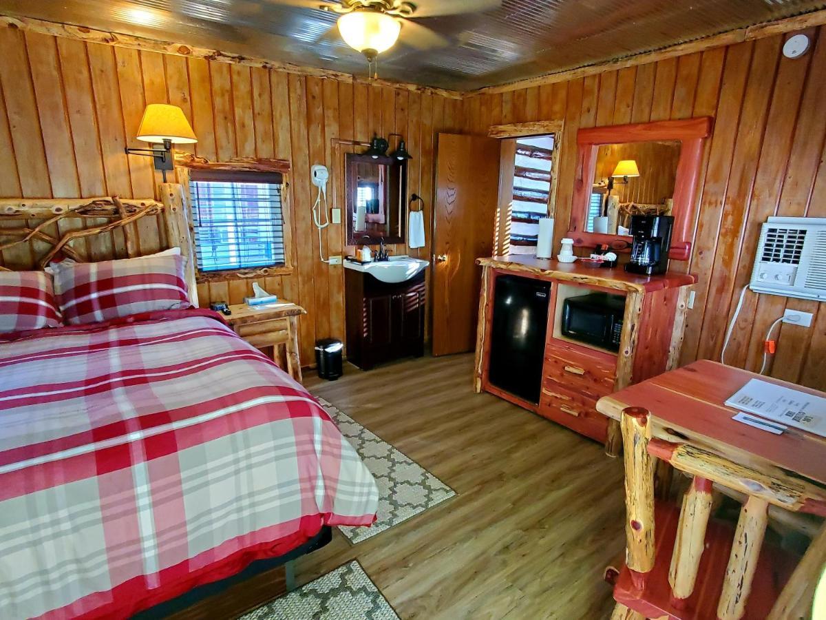 Log Cabin Inn ユリーカ・スプリングス エクステリア 写真