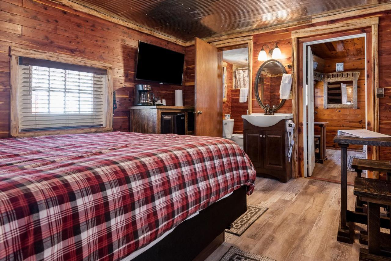Log Cabin Inn ユリーカ・スプリングス エクステリア 写真