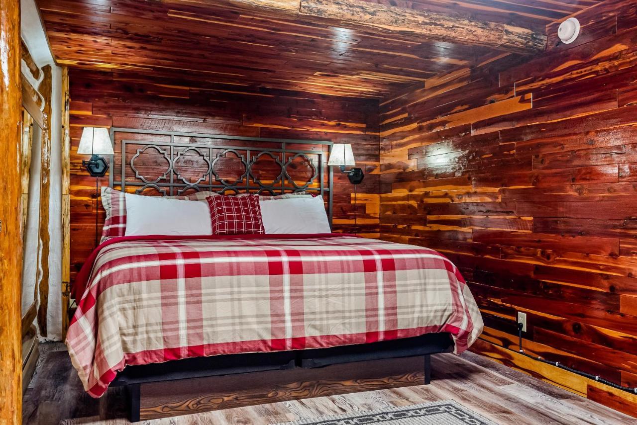 Log Cabin Inn ユリーカ・スプリングス エクステリア 写真