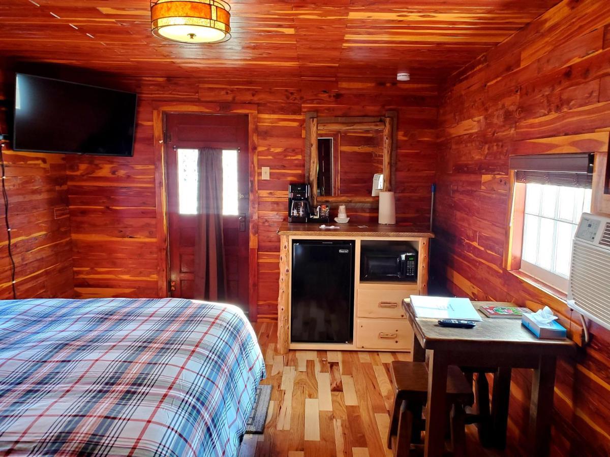 Log Cabin Inn ユリーカ・スプリングス エクステリア 写真