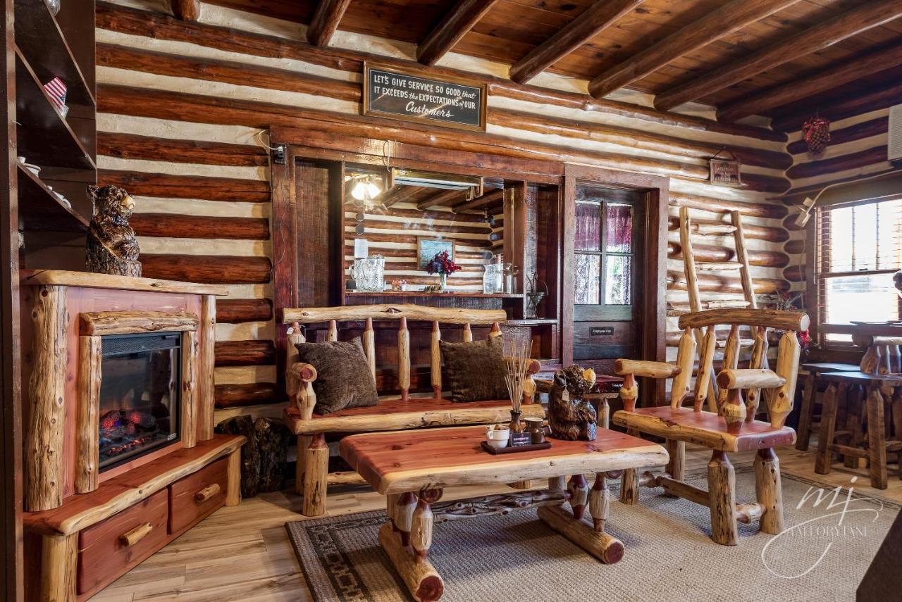 Log Cabin Inn ユリーカ・スプリングス エクステリア 写真
