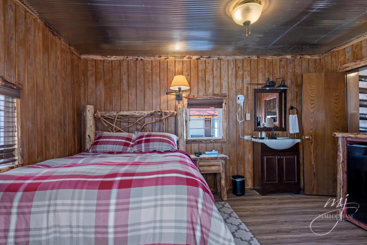 Log Cabin Inn ユリーカ・スプリングス エクステリア 写真