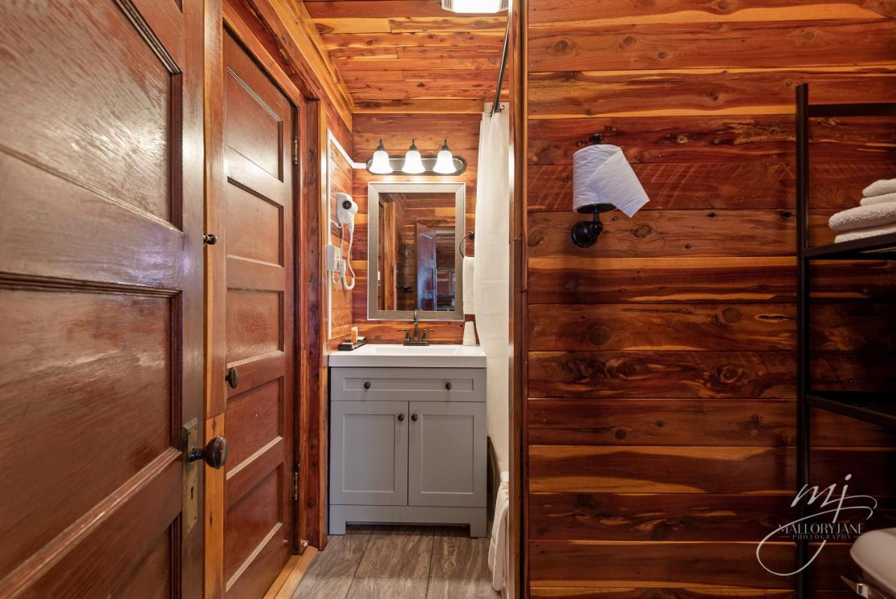 Log Cabin Inn ユリーカ・スプリングス エクステリア 写真