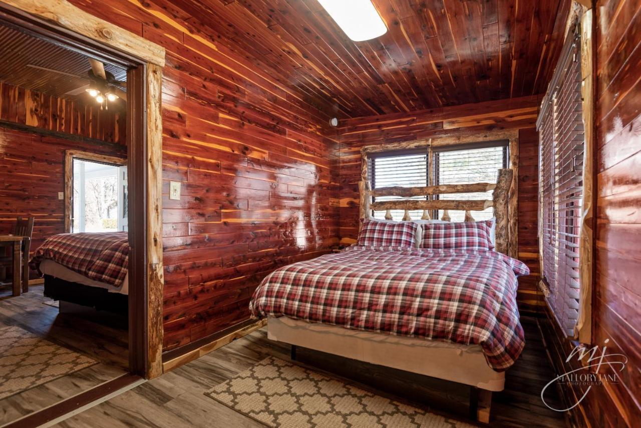 Log Cabin Inn ユリーカ・スプリングス エクステリア 写真