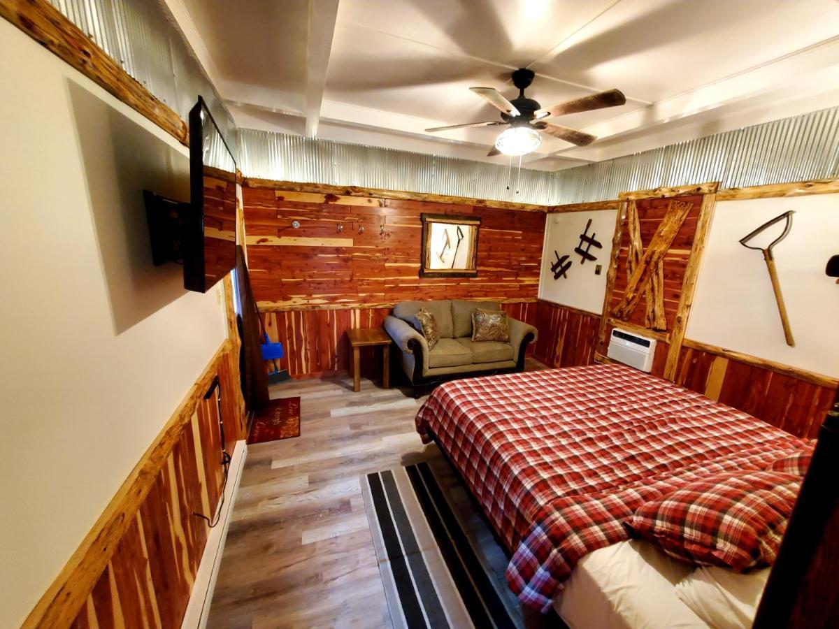 Log Cabin Inn ユリーカ・スプリングス エクステリア 写真