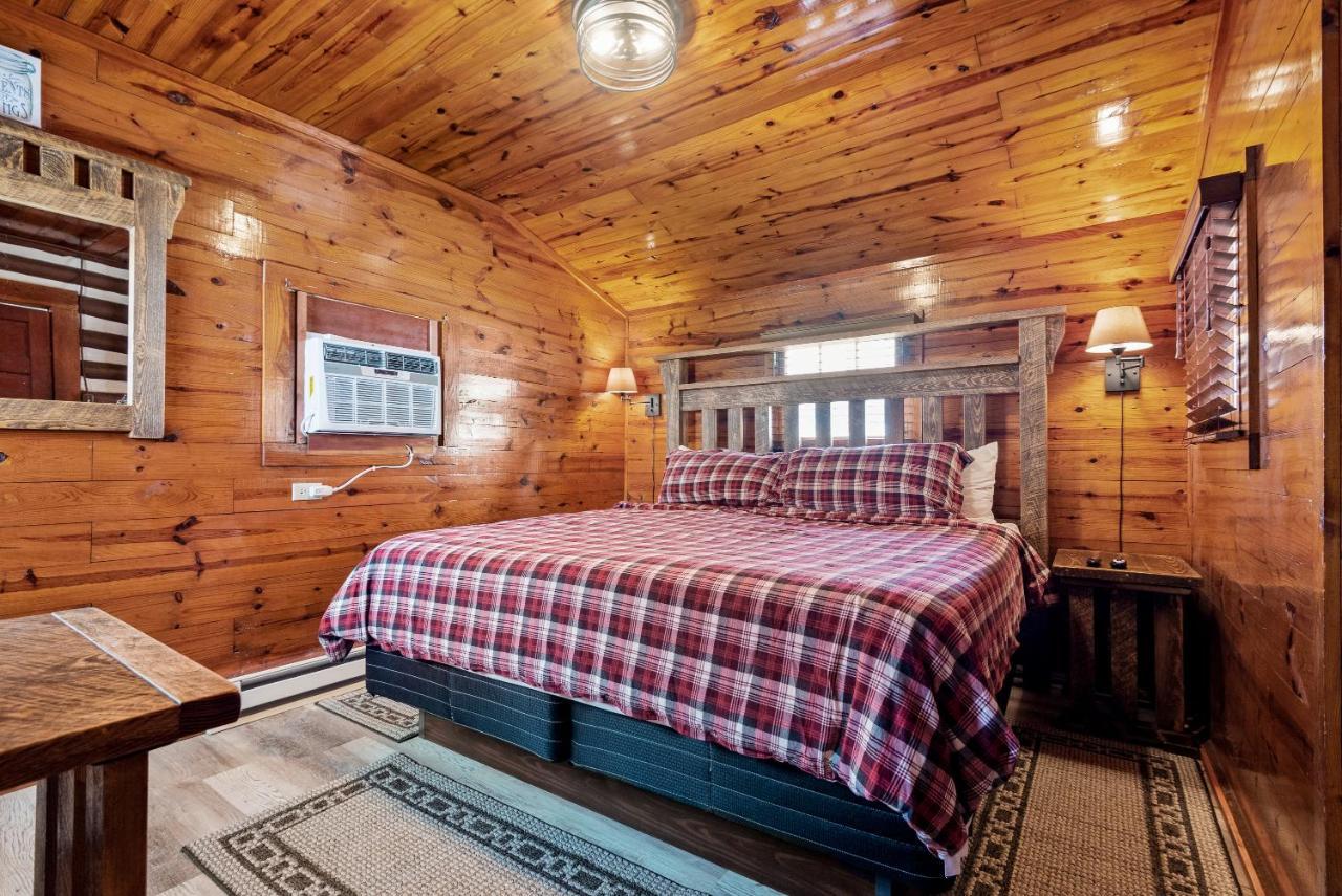 Log Cabin Inn ユリーカ・スプリングス エクステリア 写真