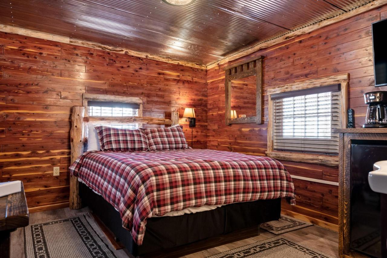 Log Cabin Inn ユリーカ・スプリングス エクステリア 写真