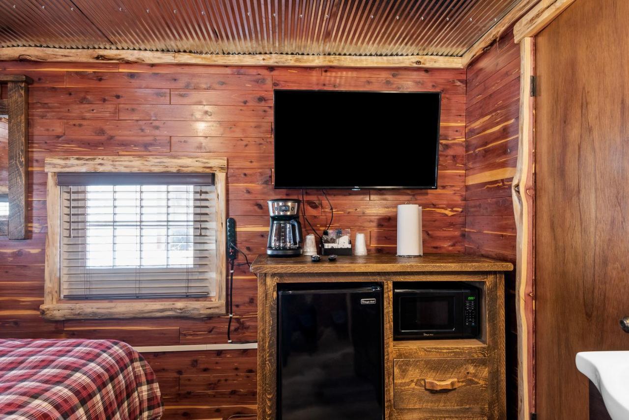 Log Cabin Inn ユリーカ・スプリングス エクステリア 写真
