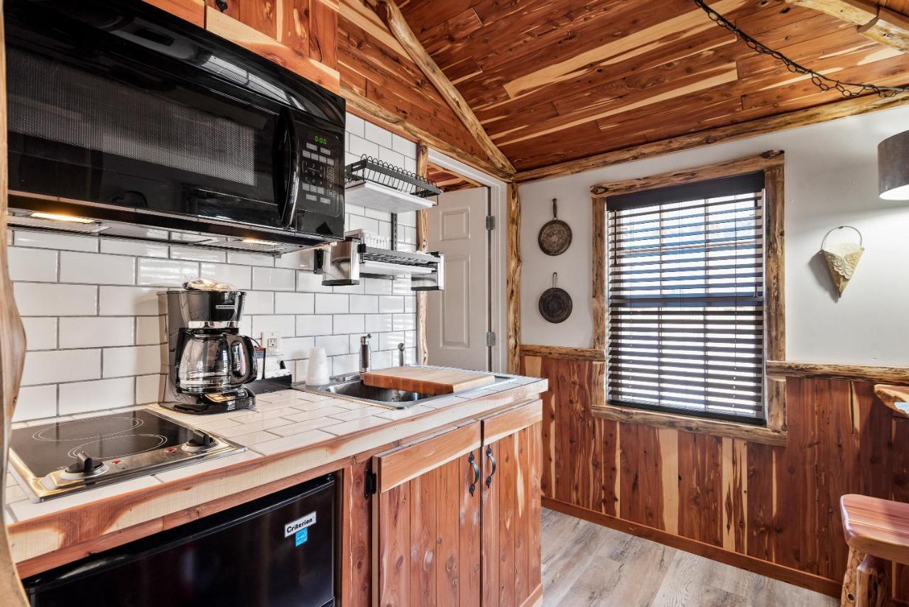 Log Cabin Inn ユリーカ・スプリングス エクステリア 写真