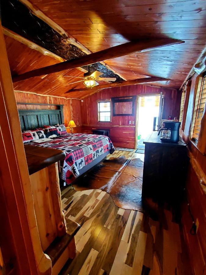 Log Cabin Inn ユリーカ・スプリングス エクステリア 写真
