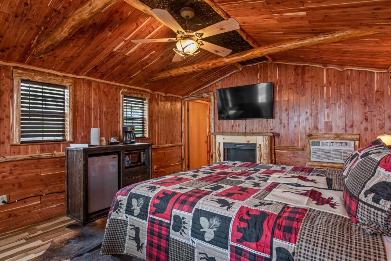 Log Cabin Inn ユリーカ・スプリングス エクステリア 写真