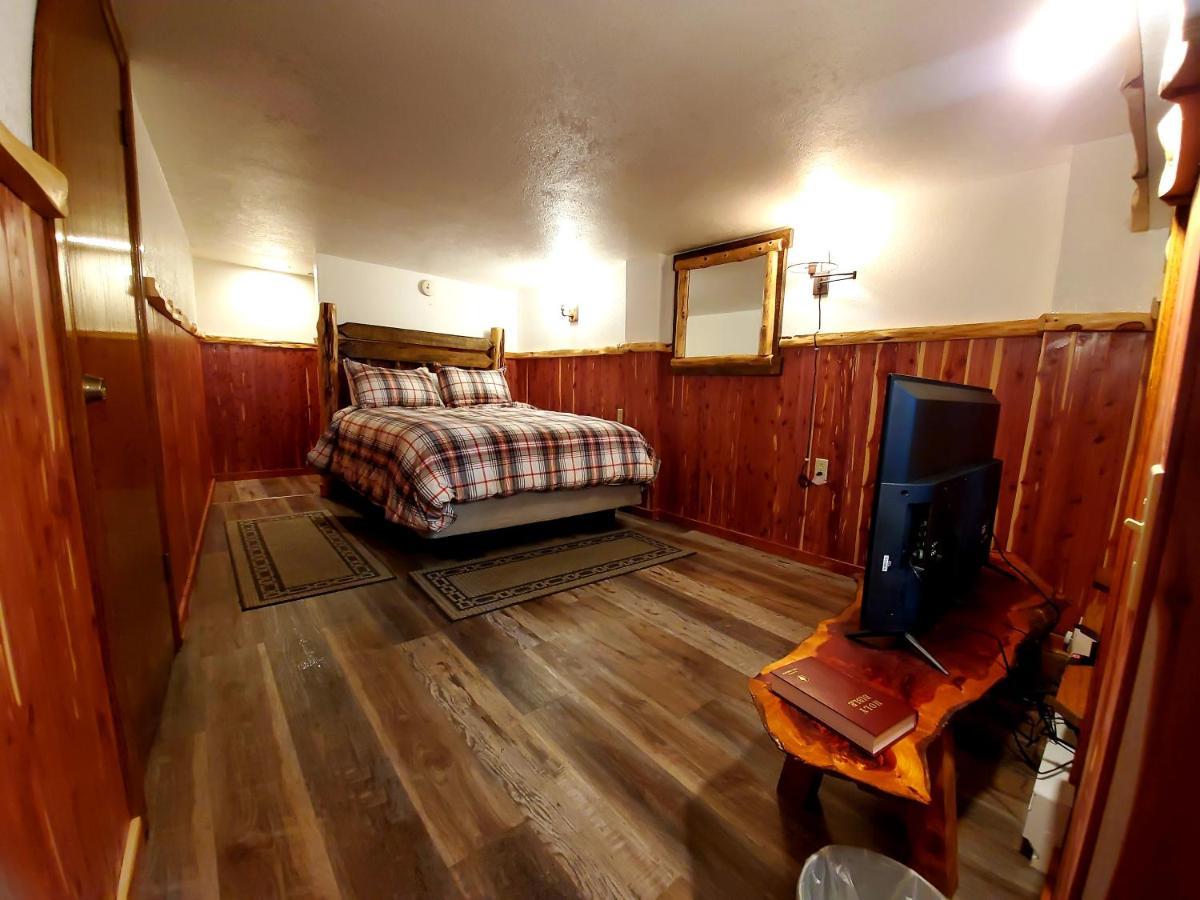 Log Cabin Inn ユリーカ・スプリングス エクステリア 写真