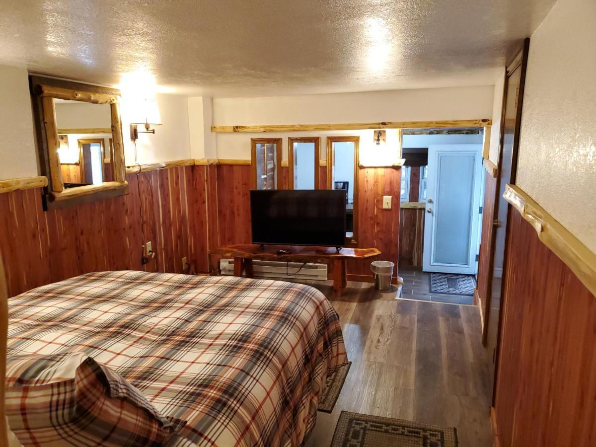 Log Cabin Inn ユリーカ・スプリングス エクステリア 写真