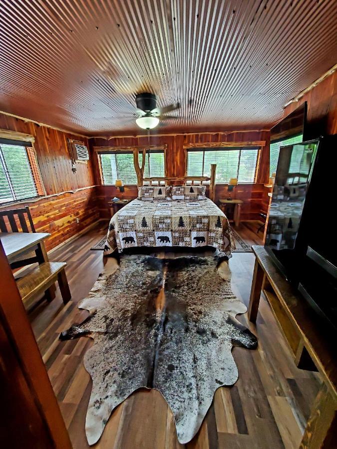 Log Cabin Inn ユリーカ・スプリングス エクステリア 写真