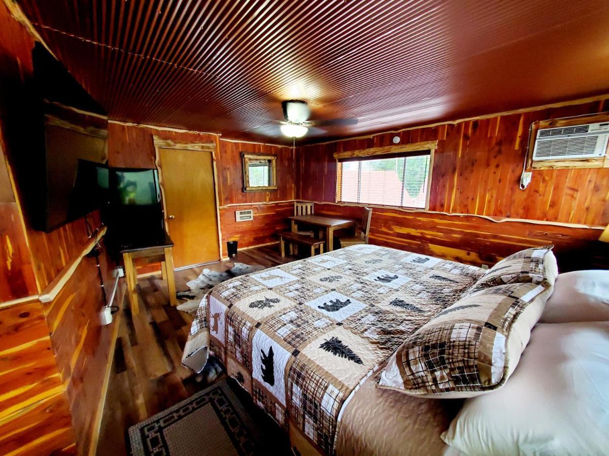 Log Cabin Inn ユリーカ・スプリングス エクステリア 写真