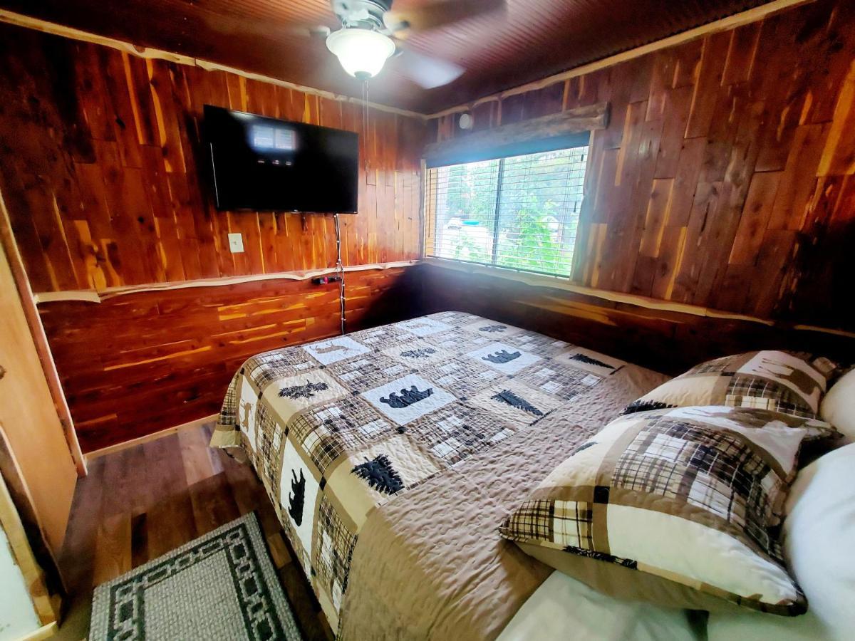 Log Cabin Inn ユリーカ・スプリングス エクステリア 写真