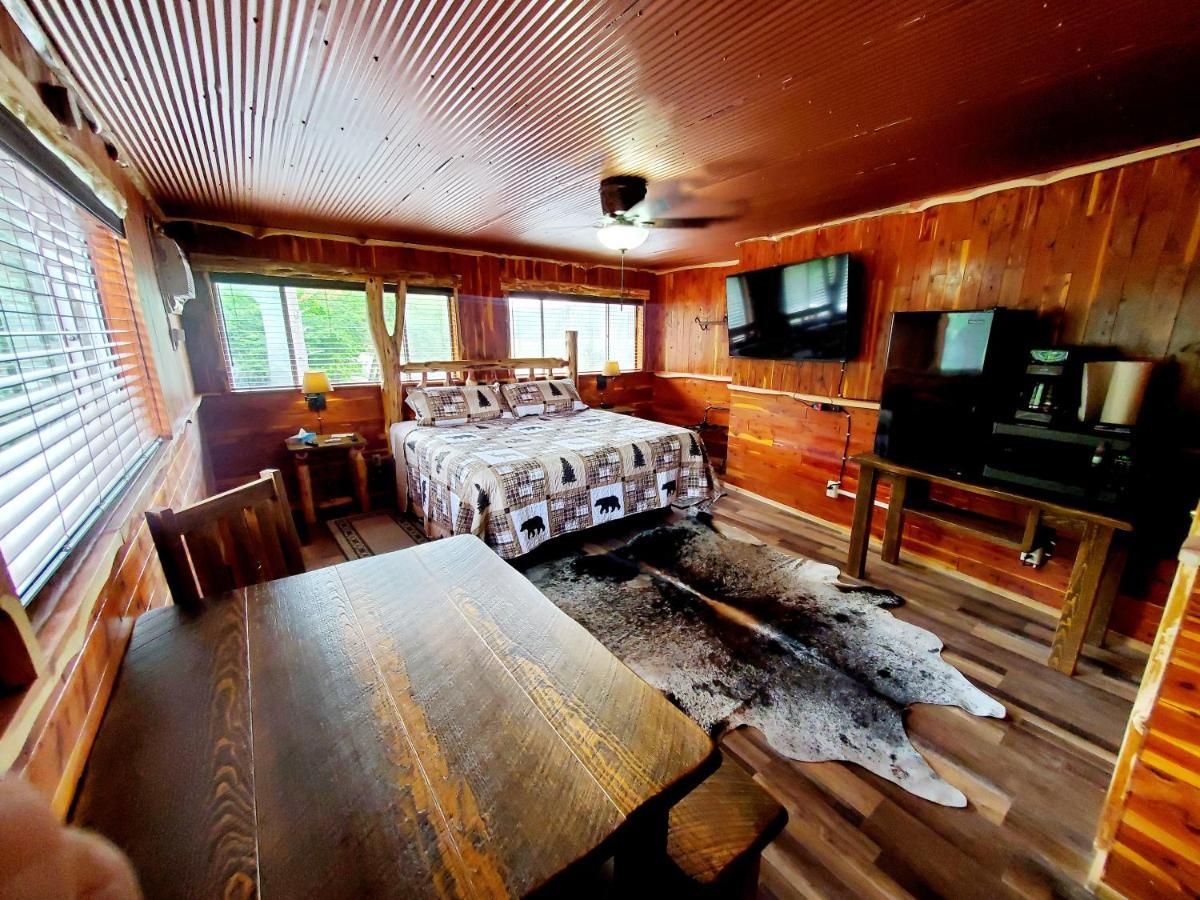 Log Cabin Inn ユリーカ・スプリングス エクステリア 写真