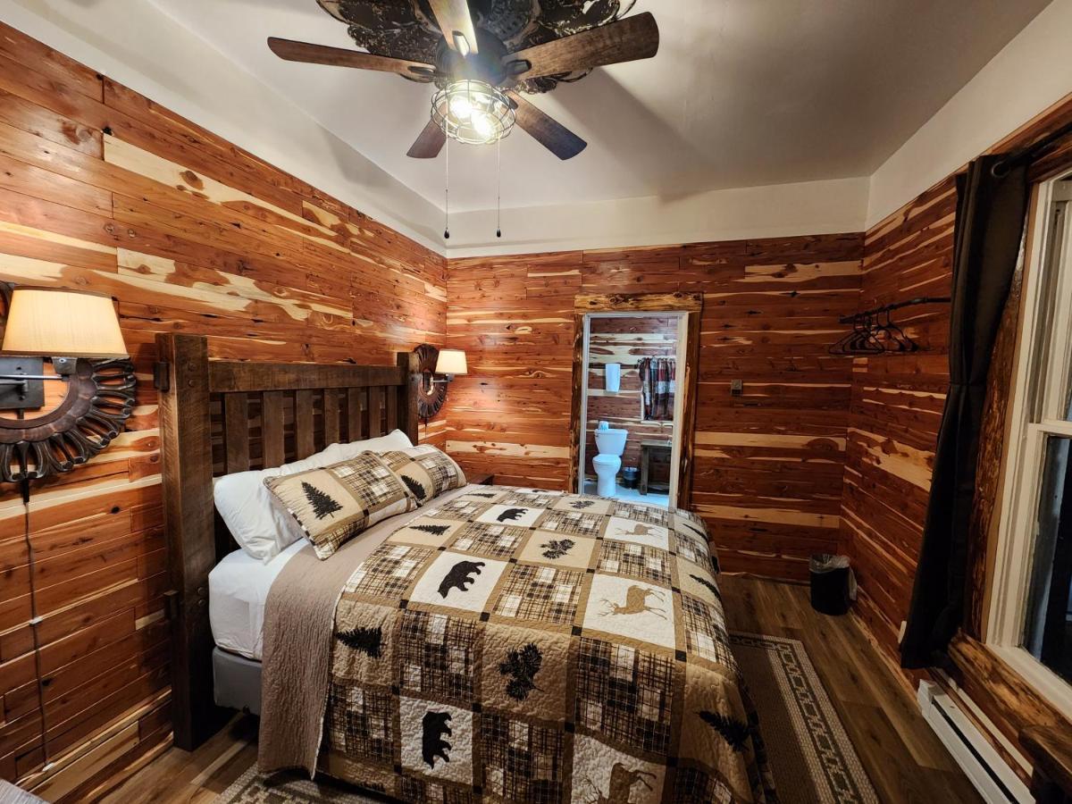 Log Cabin Inn ユリーカ・スプリングス エクステリア 写真