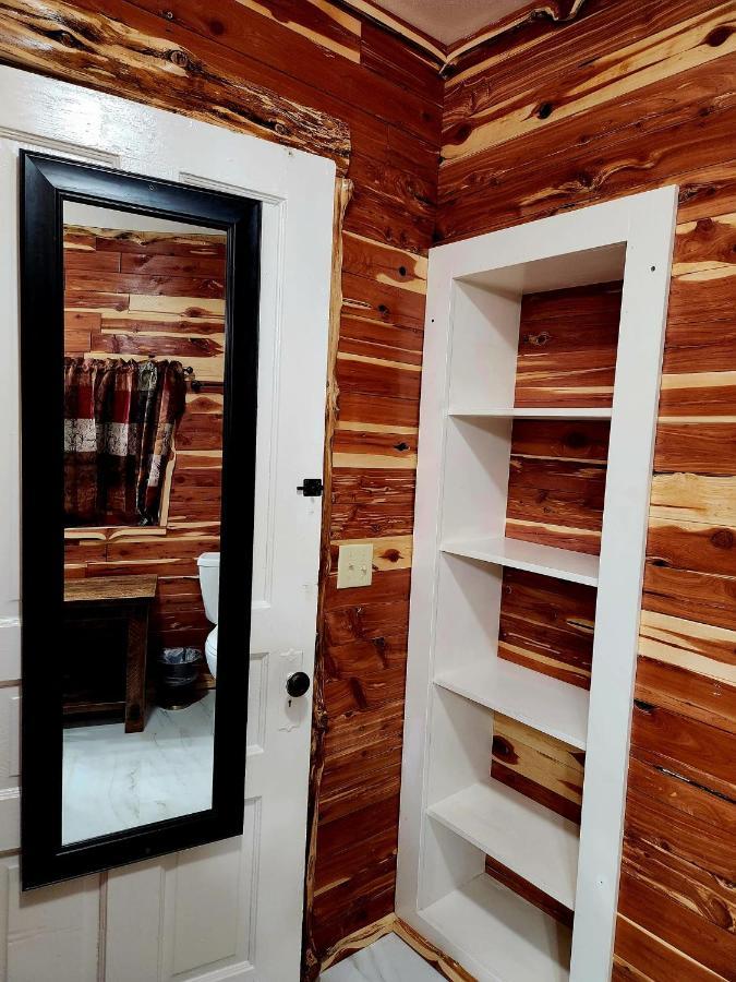 Log Cabin Inn ユリーカ・スプリングス エクステリア 写真