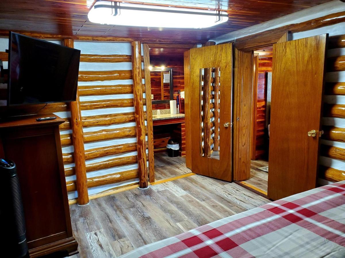Log Cabin Inn ユリーカ・スプリングス エクステリア 写真